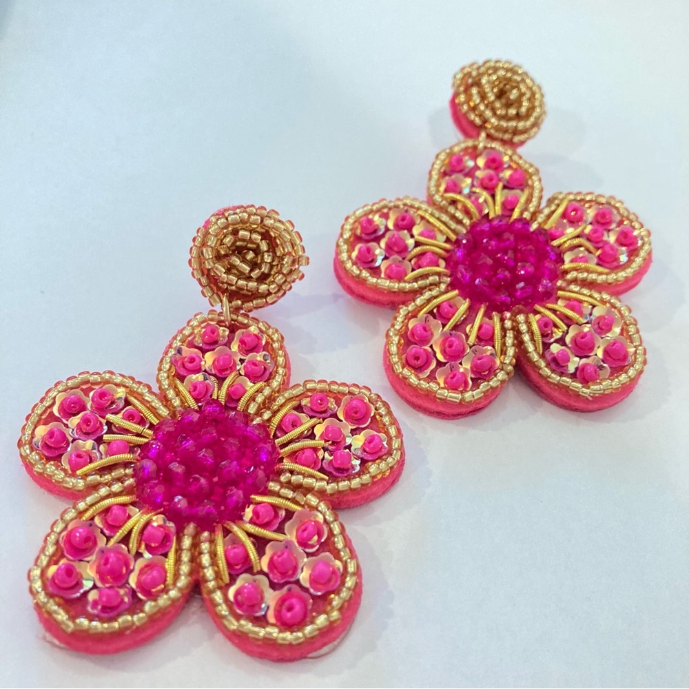 NWT Flower earrings hot pink beaded fuschia magenta boho hippie festival daisies